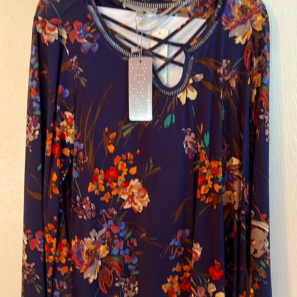Long sleeve light weight knot top